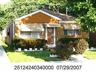 10228 S Crandon Ave photo 1