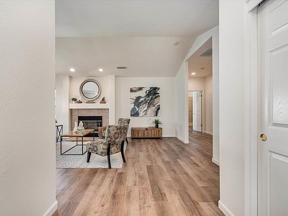 3rd image of 735 Amherst Circle