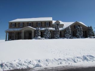 221 Creekwood Dr, Jacobus, PA 17407