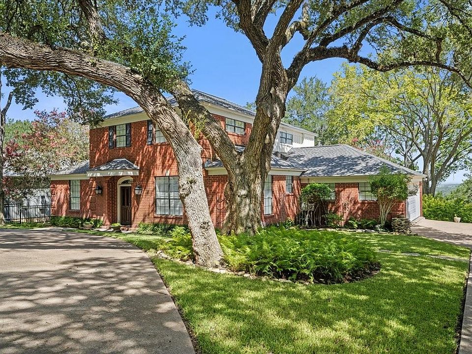 1st image of 208 Rolling Hill Dr