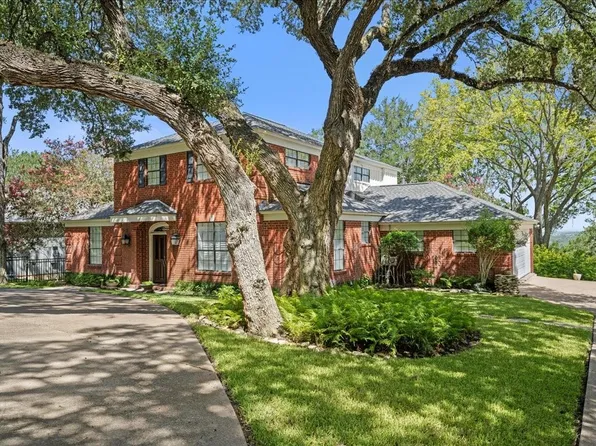 208 Rolling Hill Dr, La Grange, TX 78945