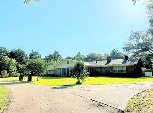 1002 Graves Rd, Ellisville, MS 39437