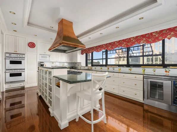 15 West 53rd Street image 13 of 26