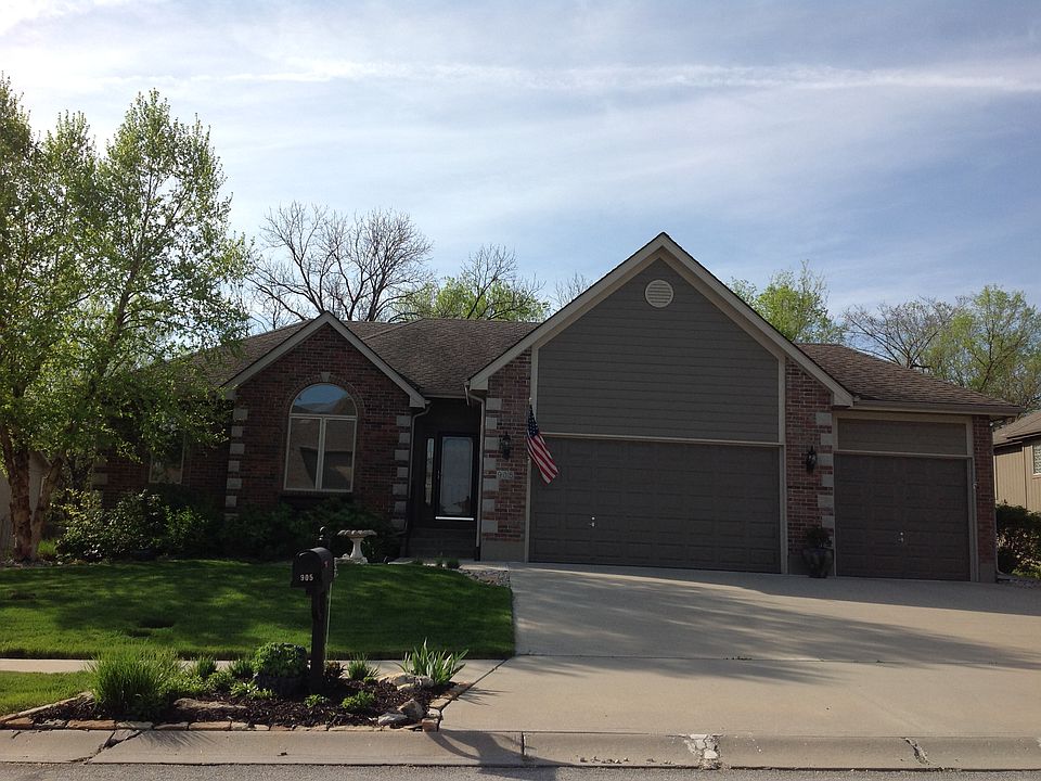 1st image of 905 NW Pecan Dr