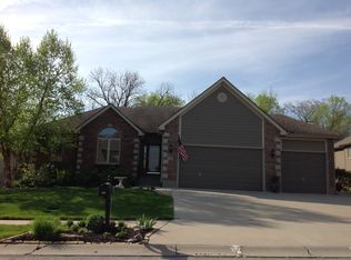 905 NW Pecan Dr, Grain Valley, MO 64029