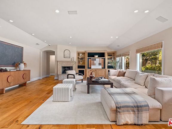 4th image of 19234 Mayall St