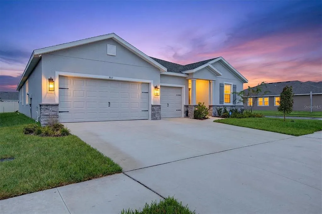 3 bed, 2.0 bath, 2836 sqft, $3,500 — Photo 1