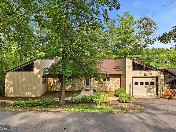 2nd image of 1003 Lakeview Dr