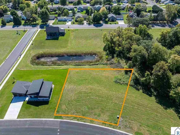 15 S Pointe Ct, North Mankato, MN 56003