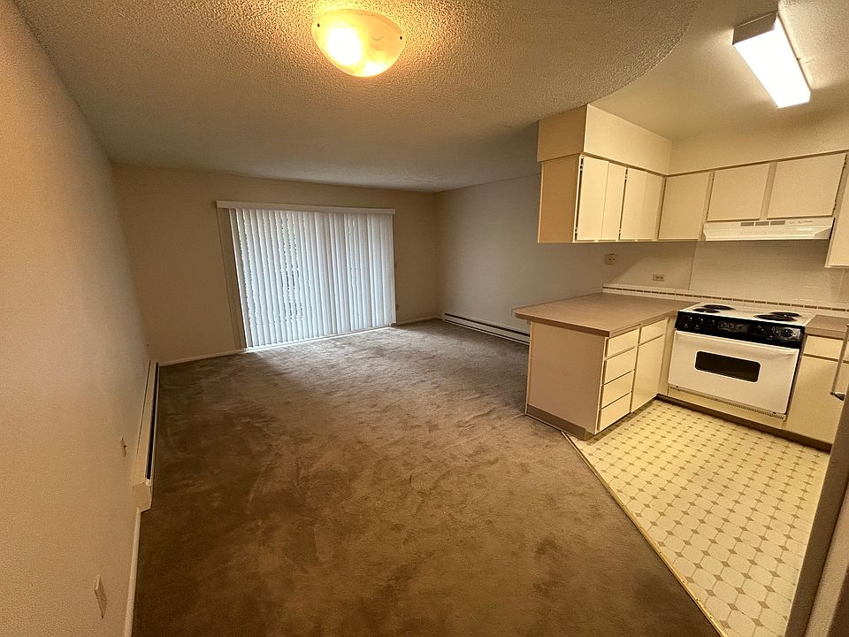 Kitchen/ Living area