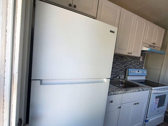 3rd image of 608 Cedar Ave #2B