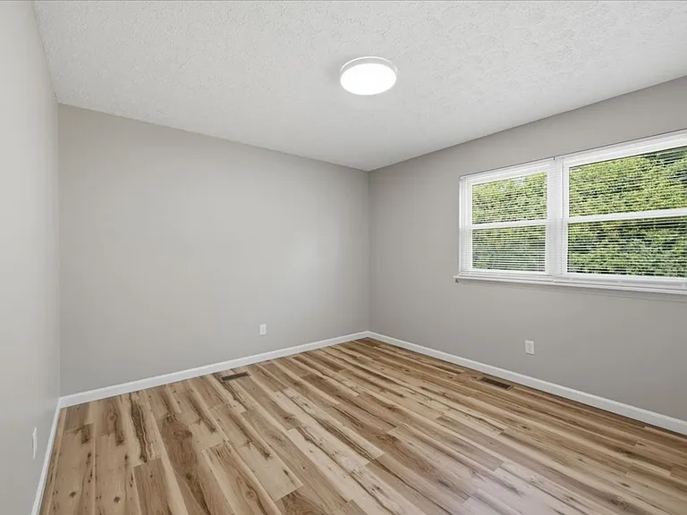 1510 S Meridian St — Photo 10