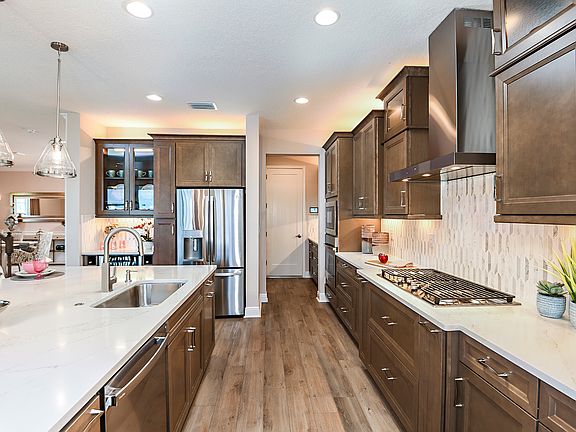 Gourmet Kitchen Westshore II at Hawkstone