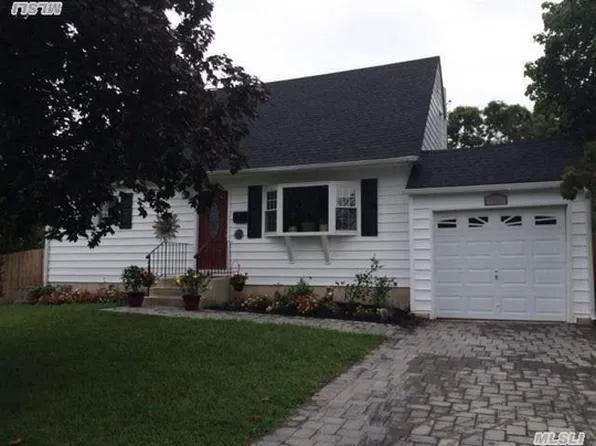 193 Tree Rd, Centereach, NY 11720