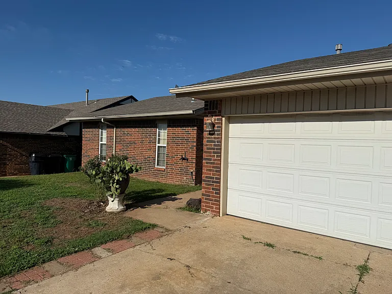 9813 S Country Club Dr — Photo 2