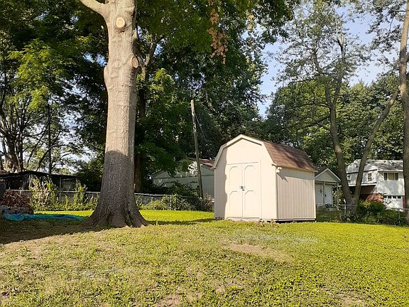 3rd image of 1704 Viking Dr