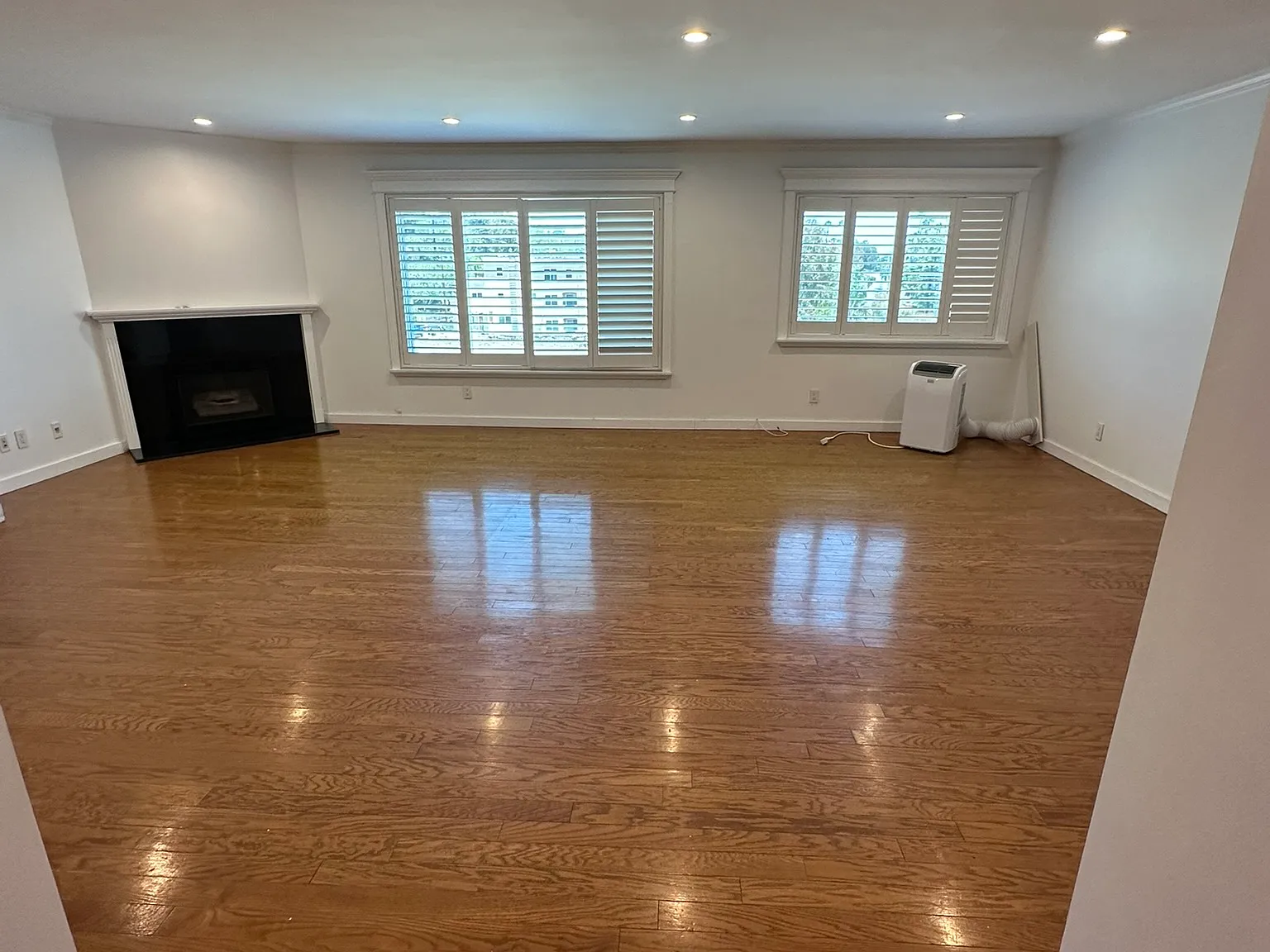 3 bed, 2.5 bath, 1951 sqft, $4,700 — Photo 4