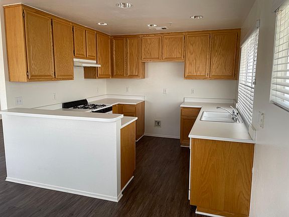Kitchen - Airy with Lots of Cupboards