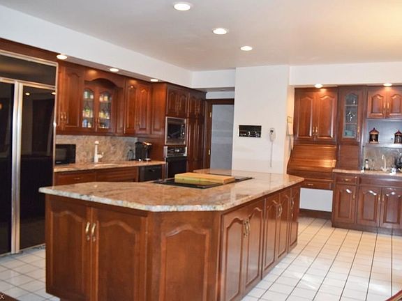 5th image of 7870 Fox Hill Dr E