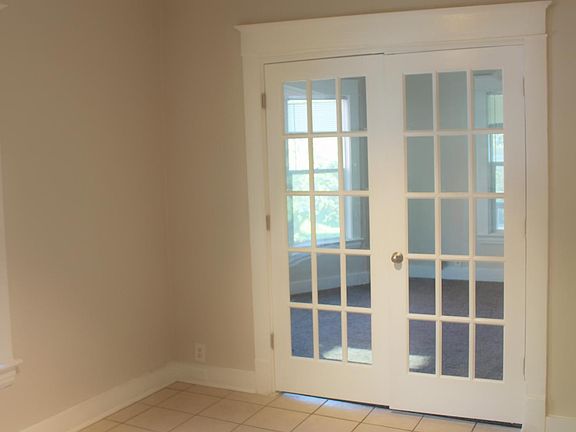 2nd image of 943 Baldwin St SE #2