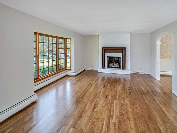 4th image of 467 Chisholm Trl