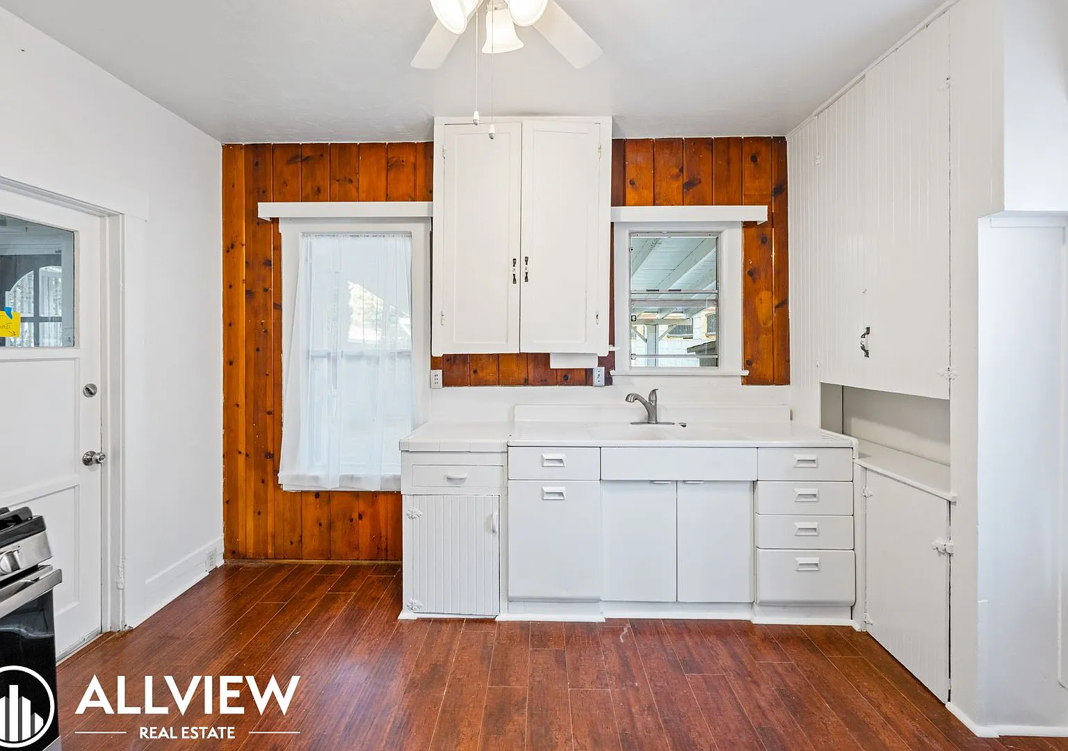 Inviting 2 Bed, 1 Bath Home Available Now in Eastside Costa Mesa! — Photo 4