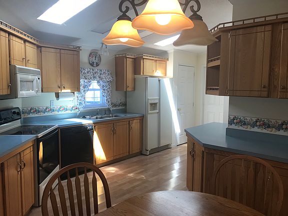 Kitchen w/skylights