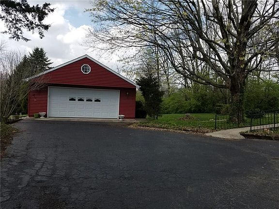 4th image of 916 E Hillside Dr N