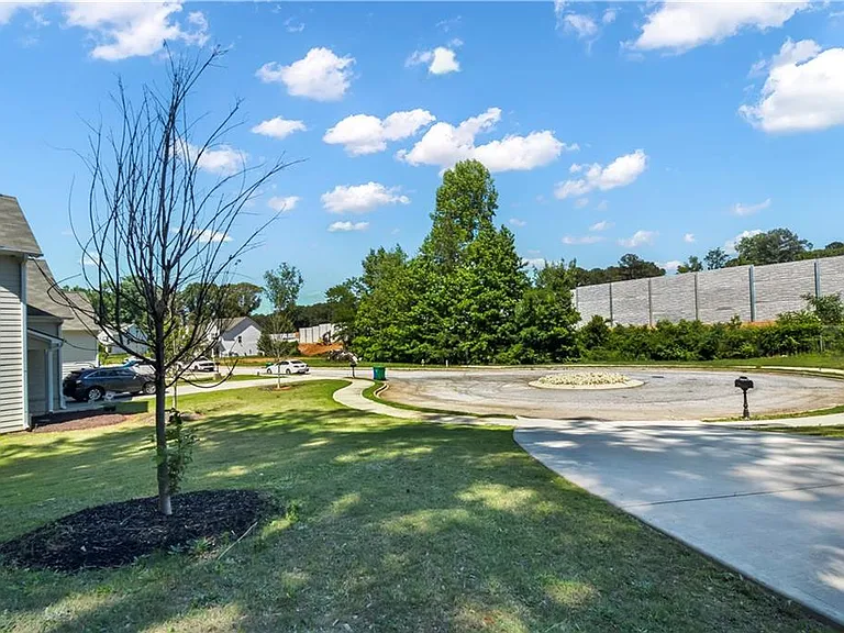 2099 Easterwood Ter — Photo 32