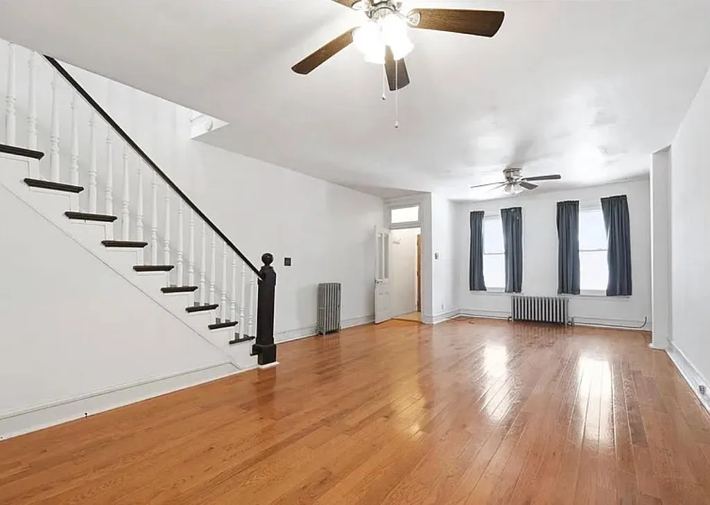 3 bed, 1300 sqft, $2,400 — Photo 1