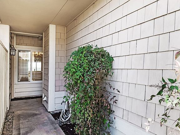 5th image of 2243 Pacific Ave APT B101
