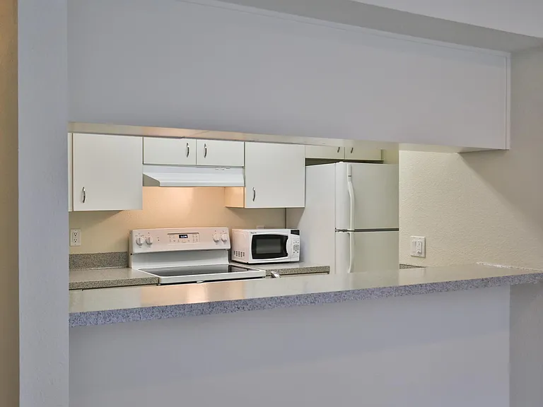 Charbonneau Apartments — Photo 23