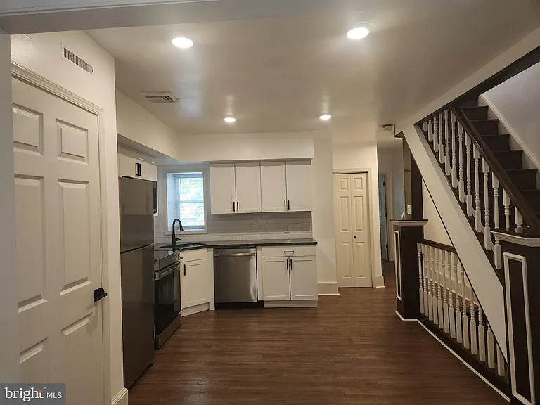3856 Terrace St — Photo 18