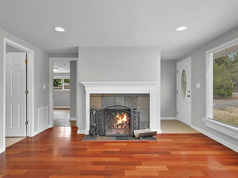 1021 NE 175th St — Photo 4