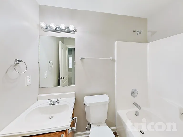 106 Newport Dr — Photo 16