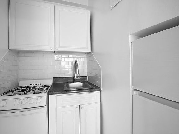 4th image of 253 W 72nd St APT 1211