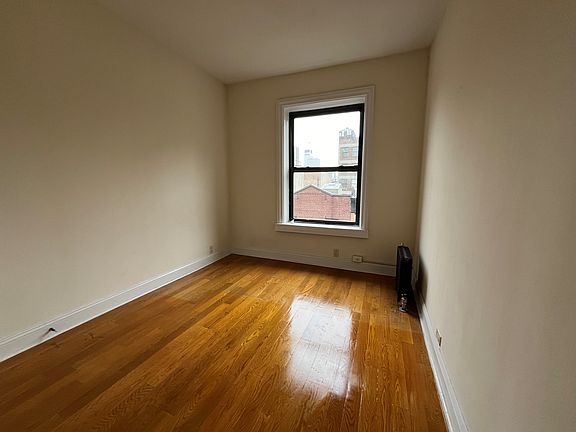 3rd image of 414 W 44th St APT 6A