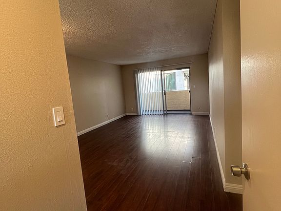 4th image of 1554 Pine Ave
