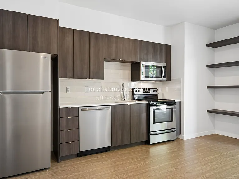 424 NE Jessup St #4 — Photo 1