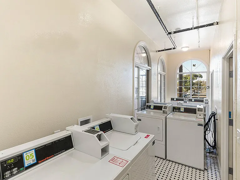 Soto Rose Apartments — Photo 39
