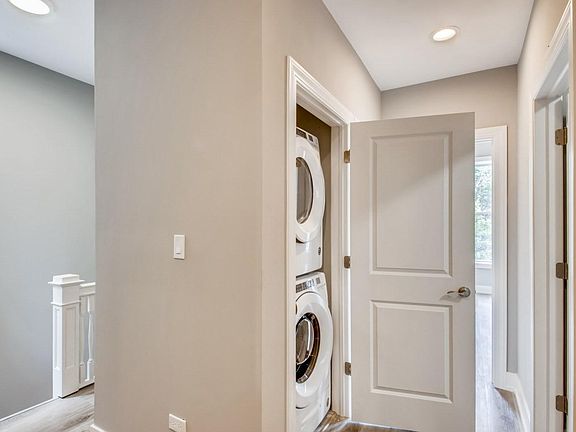 4th image of 2448 N Albany Ave #2N2