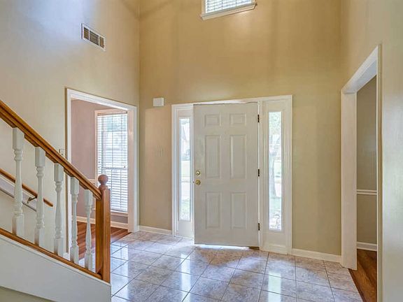 5th image of 2228 Oak Hollow Ln