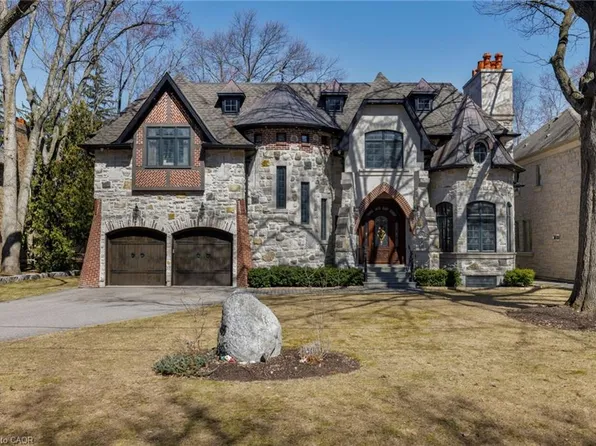 1165 Garden Rd, Mississauga, ON L5H 3J5