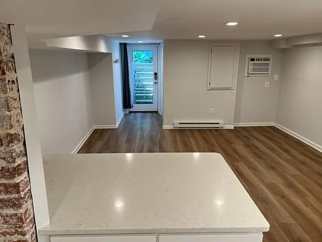 2 bed, 850 sqft, $2,500 — Photo 4