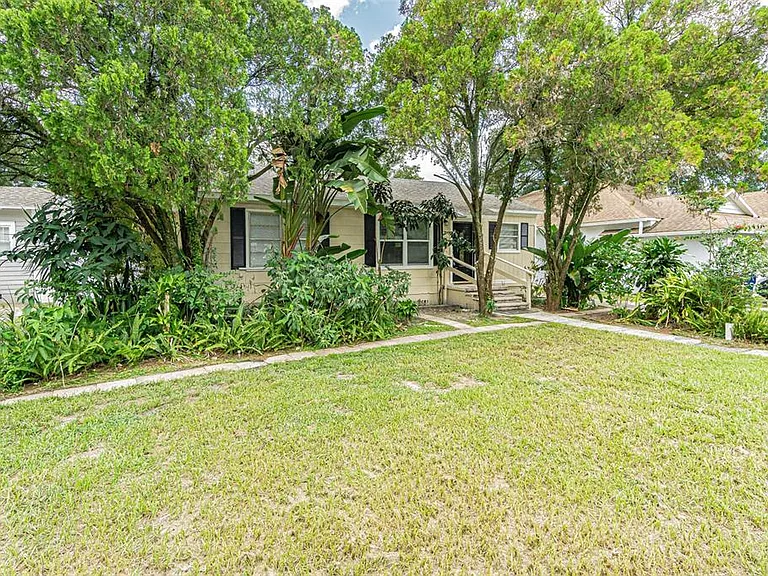 505 E Virginia Ave — Photo 2