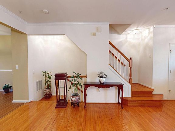 5th image of 46442 Munley Ln