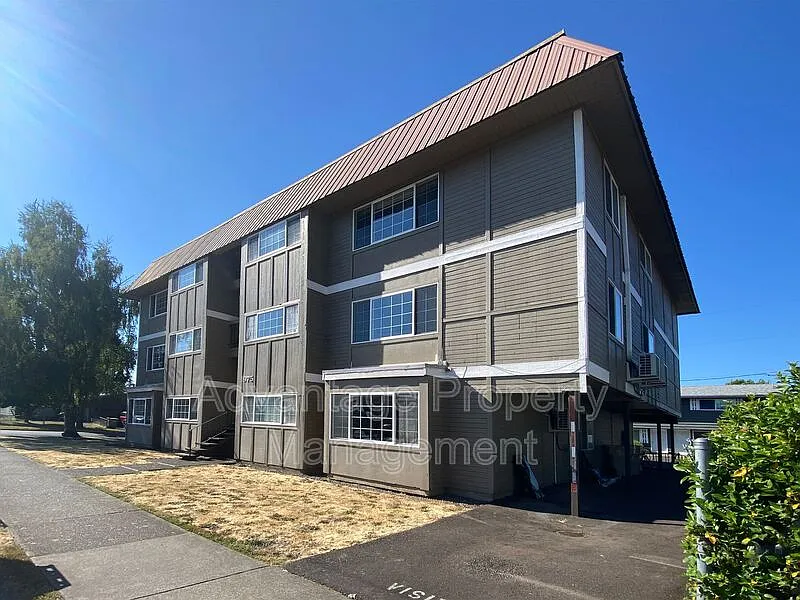 975 NW Garfield Ave #1