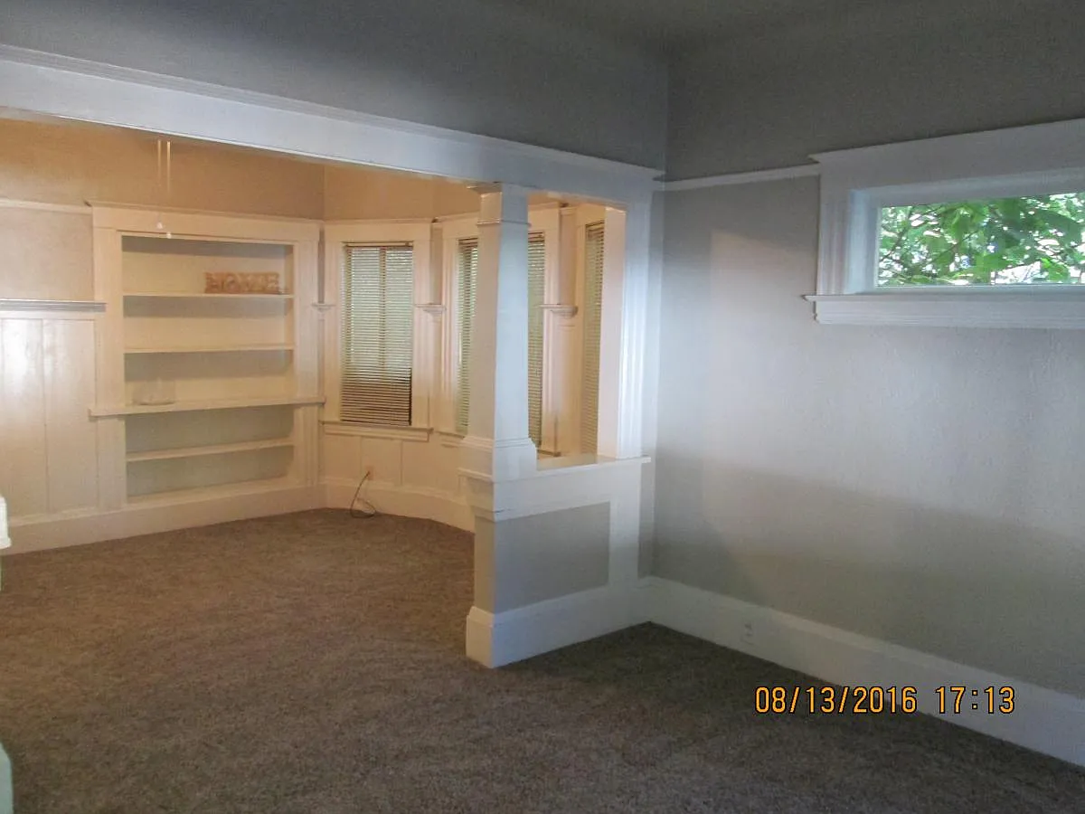 2 bed, 950 sqft, $2,050 — Photo 3