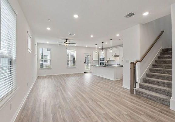 4th image of 2725 Woodall Dr Unit 204