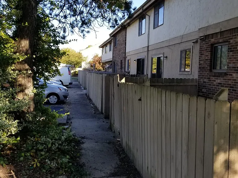 89 Stornoway Dr W — Photo 34